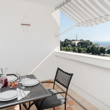 Homey With A View Apartamento