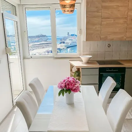 Homey With A View Appartement