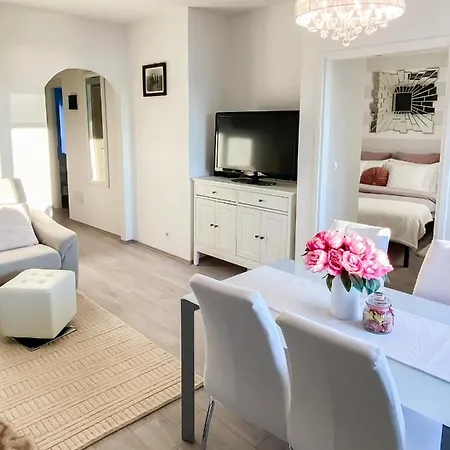 Appartement Homey With A View *